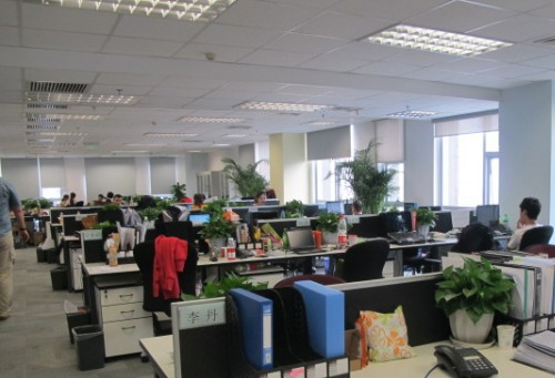 合肥美的暖通設備有限公司取得空調驅動裝置及空調器相關，具有散熱效率高的優(yōu)勢:暖通設備